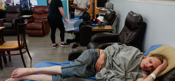 A woman sleeps at the Dore Urgent Care clinic, a crisis drop-in center for mental health needs in San Francisco, California, June 10, 2019. Image: Gabrielle Lurie/San Francisco 