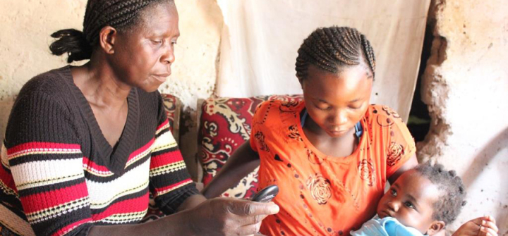 Josephine Ilunga (left), a community health worker, works with a young mother  and her baby in Tshifumba, a village in the Democratic Republic of the Congo’s Lualaba province. Photo: Landry-Serges Malaba, Management Sciences for Health