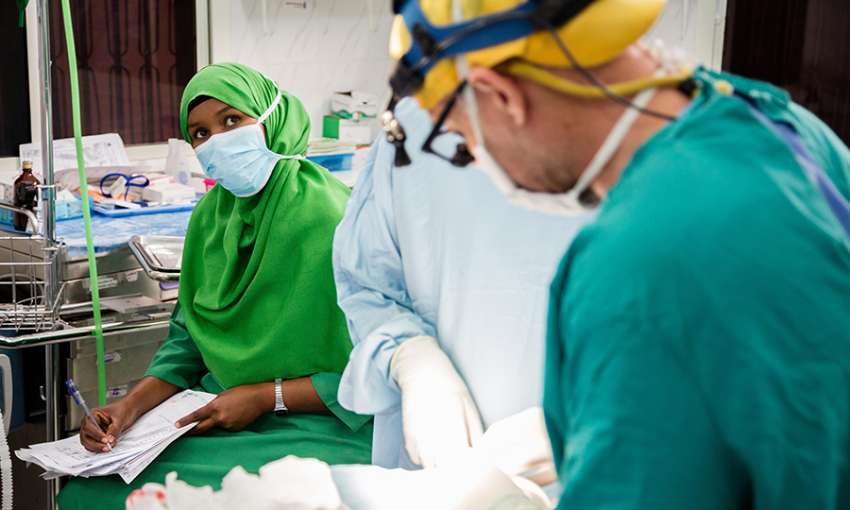 Hamda Mohamed Omar (left), a nurse anesthetist/trainer from Edna Adan hospital in Hargeisa, at work with a visiting surgeon. 