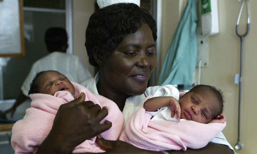 A maternity matron holds 2 baby girls, the first children conceived through IVF in Kenya, May 2006.  Image: Simon Maina/AFP/Getty