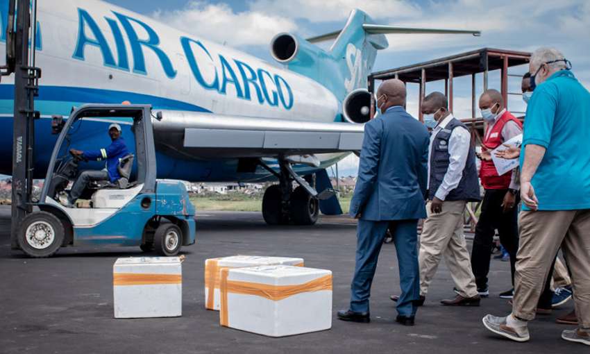 Image: Airport staff and health personnel handle containers containing doses of AstraZeneca COVID-19 vaccine at Goma International Airport, Democratic Republic of Congo. April 21, 2021. Image: Guerchom Ndebo/Getty