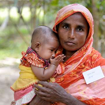 Photo of a mother and child at the Mobarakpur Community Clinic in Kulaura Upazila, northeastern Bangladesh.