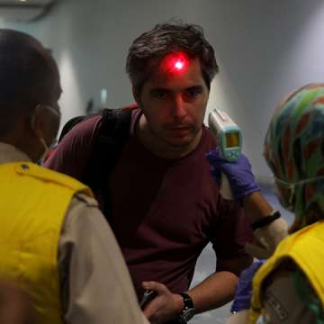 Indonesian authorities check body temperatures of airline passengers on May 15, 2019 after a Nigerian man infected with monkeypox was diagnosed in Singapore. (Image: Aditya Irawan/NurPhoto via Getty Images)