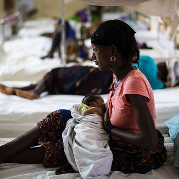 A mother nurses her newborn at the maternity ward of the Kailahun Government hospital on April 26, 2016, eastern Sierra Leone. Image: Marco Longari/AFP/Getty