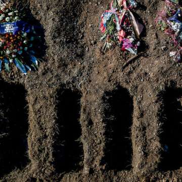 Graves destined for the COVID-19 victims in the San Jose de Flores Cemetery on August 21, 2020 in Buenos Aires, Argentina. Image: Marcelo Endelli/Getty