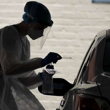 A coronavirus test is administered at a drive-thru testing site in Washington, DC. May 26, 2020. Image: Drew Angerer/Getty