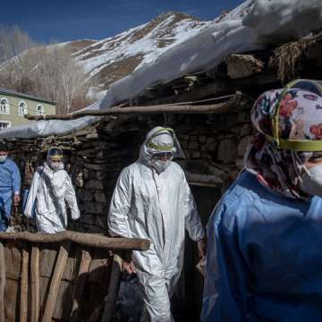 Doctors and nurses walk to a house to administer the Chinese Sinovac Coronavac vaccine to a resident during a house call in the village of Daldere, Turkey, Feb. 12, 2021. Image: Chris McGrath/Getty