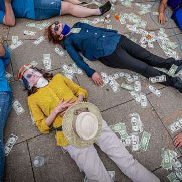 Protesters stage a 'die-in' outside of the United States Bankruptcy Court in White Plains, New York. August 9, 2021. Image: Erik McGregor/LightRocket/Getty