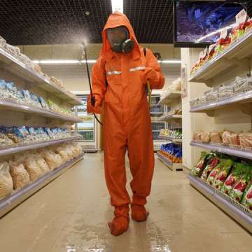 A health official sprays disinfectant as part of preventative measures against Covid-19 in a Pyongyang, North Korea department store, September 27, 2021. Image: Kim Won Jin/AFP via Getty Images)